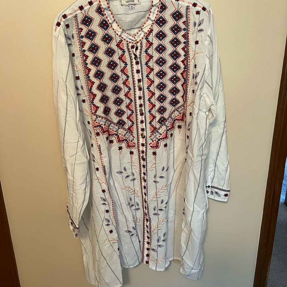 Johnny Was tunic styled blouse, white with substantial embroidery front and back